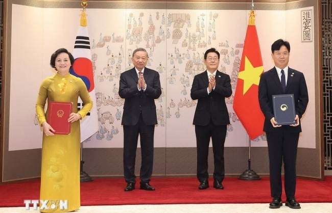 Tổng Bí thư Tô Lâm chứng kiến Lễ trao các văn kiện hợp tác Việt Nam-Hàn Quốc