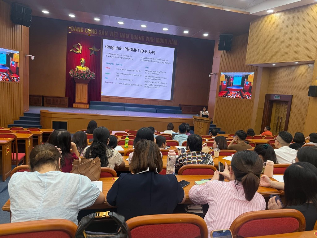 Trạm Y tế phường Thanh Xuân tổ chức lớp tập huấn “Bồi dưỡng kỹ năng công nghệ thông tin”. Ảnh minh hoạ