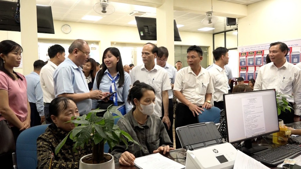 Hướng tới một chính quyền gần dân, phục vụ tận tâm