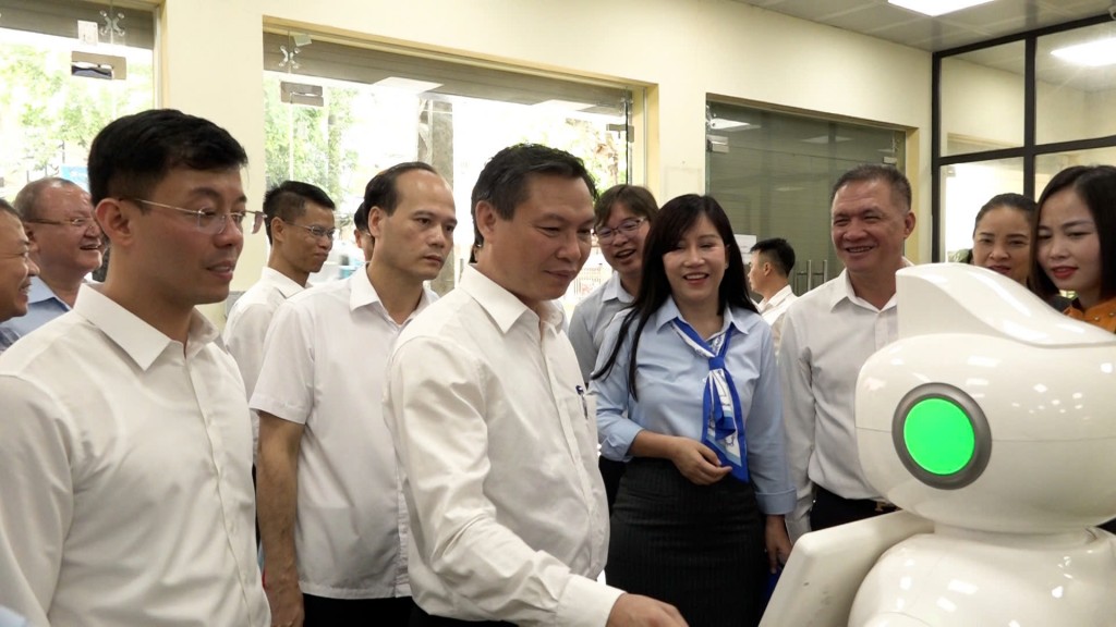 Hướng tới một chính quyền gần dân, phục vụ tận tâm