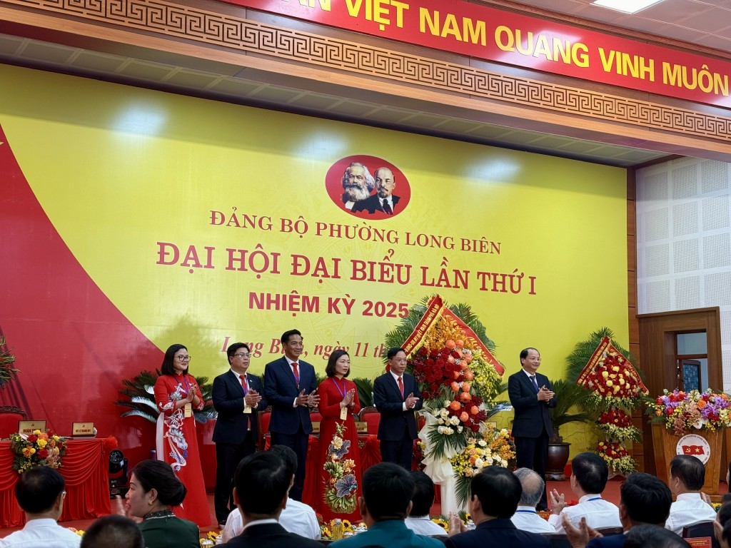 Đẩy mạnh chuyển đổi số, xây dựng chính quyền sát dân, gần dân