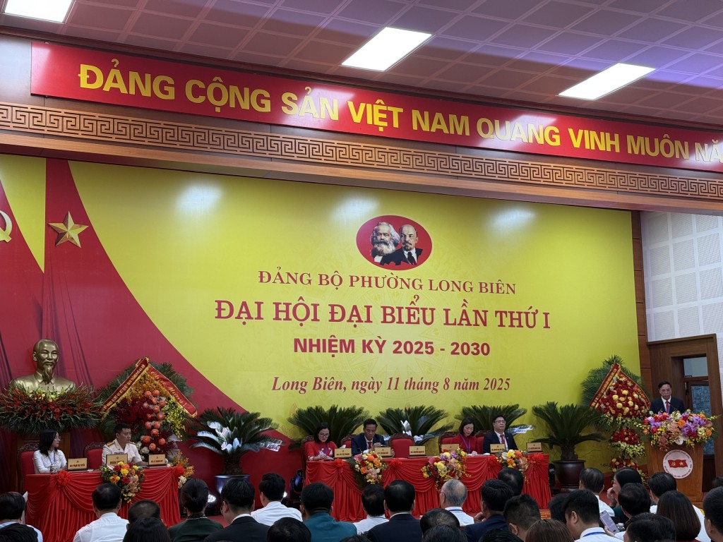 Đẩy mạnh chuyển đổi số, xây dựng chính quyền sát dân, gần dân