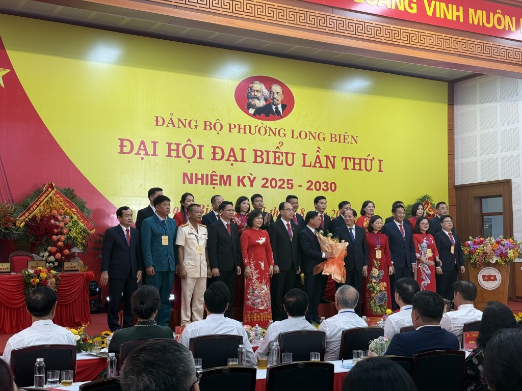 Đẩy mạnh chuyển đổi số, xây dựng chính quyền sát dân, gần dân