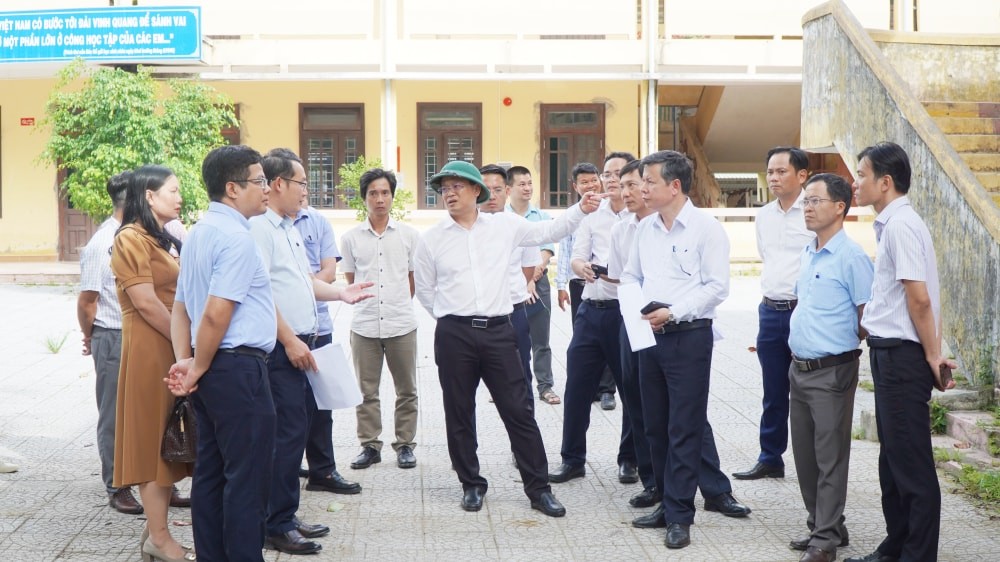 Đoàn công tác của UBND TP Huế khảo sát vị trí đầu tư xây dựng trường học trên địa bàn các xã biên giới: A Lưới 1, A Lưới 2, A Lưới 3, A Lưới 4 và A Lưới 5