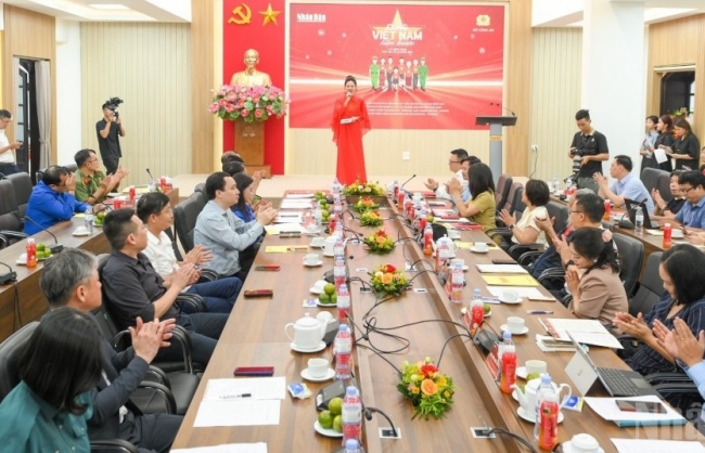 "Cùng Việt Nam tiến bước": Một tỷ bước chân kết nối triệu trái tim