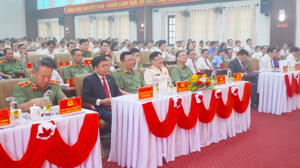 Các đại biểu tham dự Đại hội đại biểu Đảng bộ Công an TP Huế lần thứ XIII