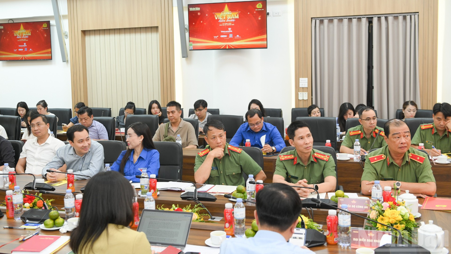 Cùng Việt Nam tiến bước kết nối triệu trái tim, dựng xây kỷ nguyên mới
