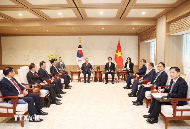Tổng Bí thư Tô Lâm hội đàm hẹp với Tổng thống Hàn Quốc Lee Jae Myung. (Ảnh: Thống Nhất/TTXVN)