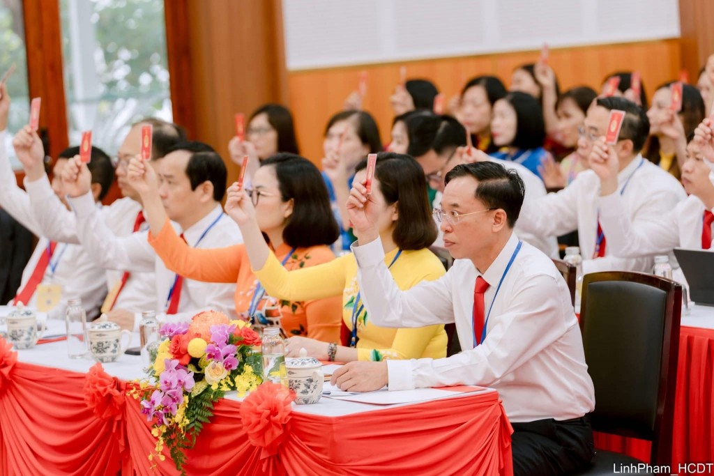 Đẩy mạnh chuyển đổi số, xây dựng chính quyền sát dân, gần dân