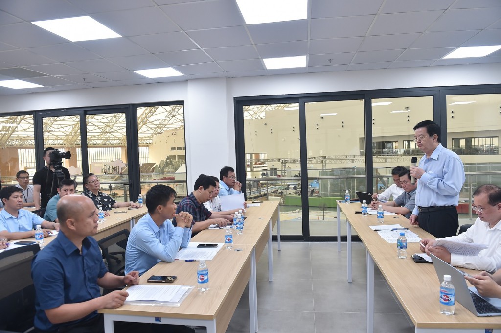 Phó Thủ tướng yêu cầu mọi khó khăn, vướng mắc sẽ được giải quyết trực tiếp tại công trường - Ảnh: VGP/Giang Thanh