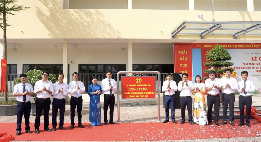 Gắn biển công trình chào mừng Đại hội đại biểu Đảng bộ xã Dương Hoà