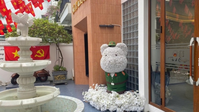 Quốc khánh: Đến Chini Tea & Coffee "cảm" sắc đỏ sao vàng