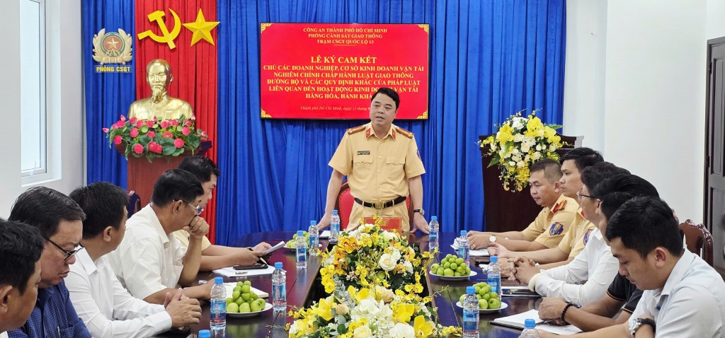 Thượng tá Phạm Quang Trưởng, Phó trưởng Phòng Cảnh sát giao thông, Công an TP Hồ Chí Minh phát biểu tại lễ ký kết