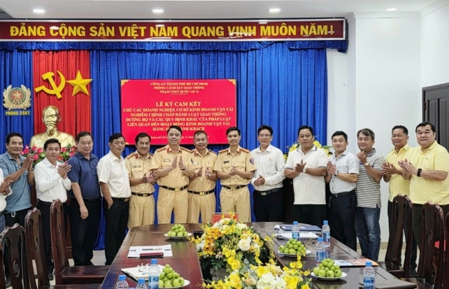22 doanh nghiệp vận tải ký cam kết chấp hành nghiêm Luật Giao thông