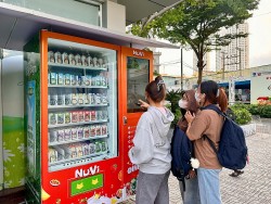 Nutifood tiên phong triển khai máy bán kem tự động