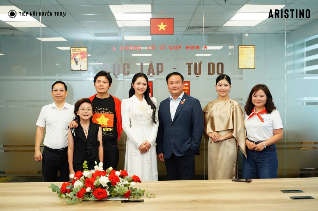 Các nghệ sĩ, người nổi tiếng cùng