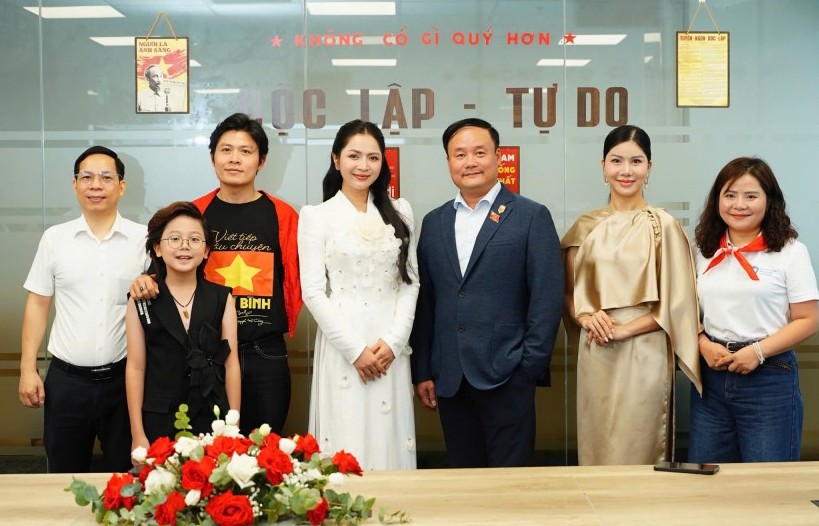 Nguyễn Văn Chung và Duyên Quỳnh chung tay vì trẻ em khuyết tật