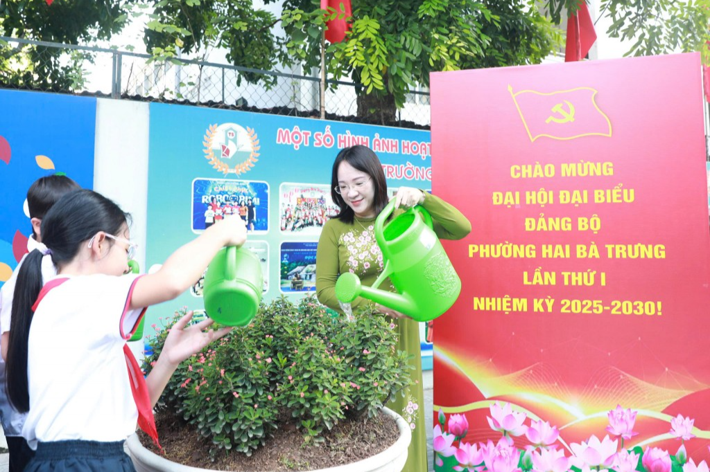 Tuyến phố nở hoa, môi trường thêm sạch đẹp