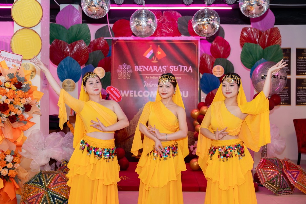 Benaras Sutra - Ấn Độ thu nhỏ giữa lòng Hà Nội