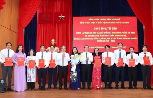 MTTQ Việt Nam TP Hồ Chí Minh ra mắt nhiều cán bộ chủ chốt