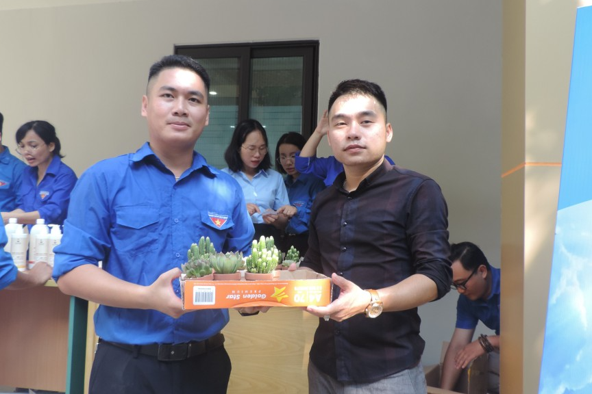 Từ “đổi rác lấy quà” thanh niên hành động vì Thủ đô xanh