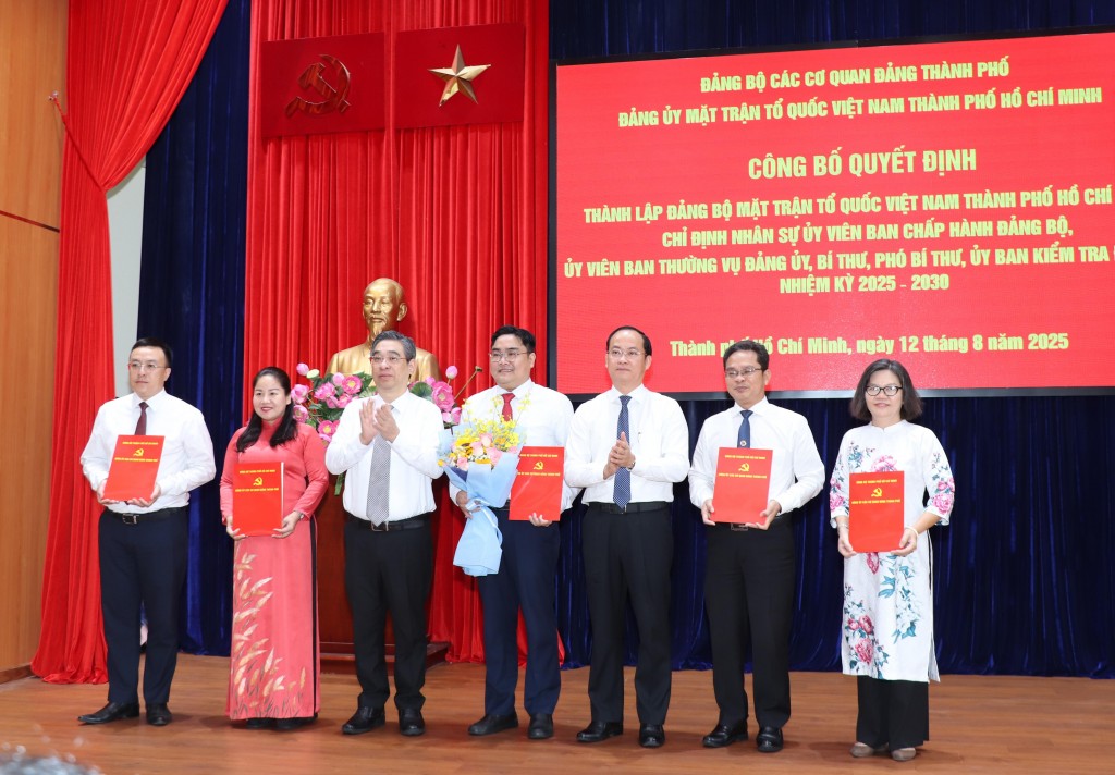 MTTQ Việt Nam TP Hồ Chí Minh ra mắt nhiều cán bộ chủ chốt