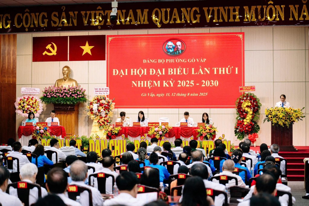 công tác chuyển đổi số và cải cách hành chính được xem là trọng tâm trong nhiệm kỳ mới. Đảng bộ Phường cần tập trung thực hiện đổi mới sáng tạo, cung cấp 100% dịch vụ công trực tuyến đủ điều kiện mức độ 4, đẩy mạnh số hóa hồ sơ, dữ liệu để xây dựng một nền hành chính phục vụ người dân và doanh nghiệp một cách nhanh chóng, minh bạch.