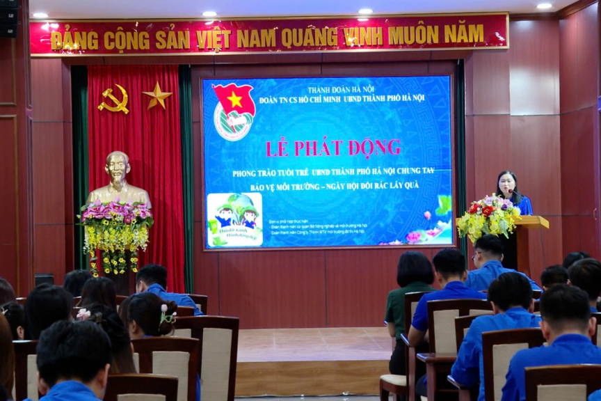 Từ “đổi rác lấy quà” thanh niên hành động vì Thủ đô xanh