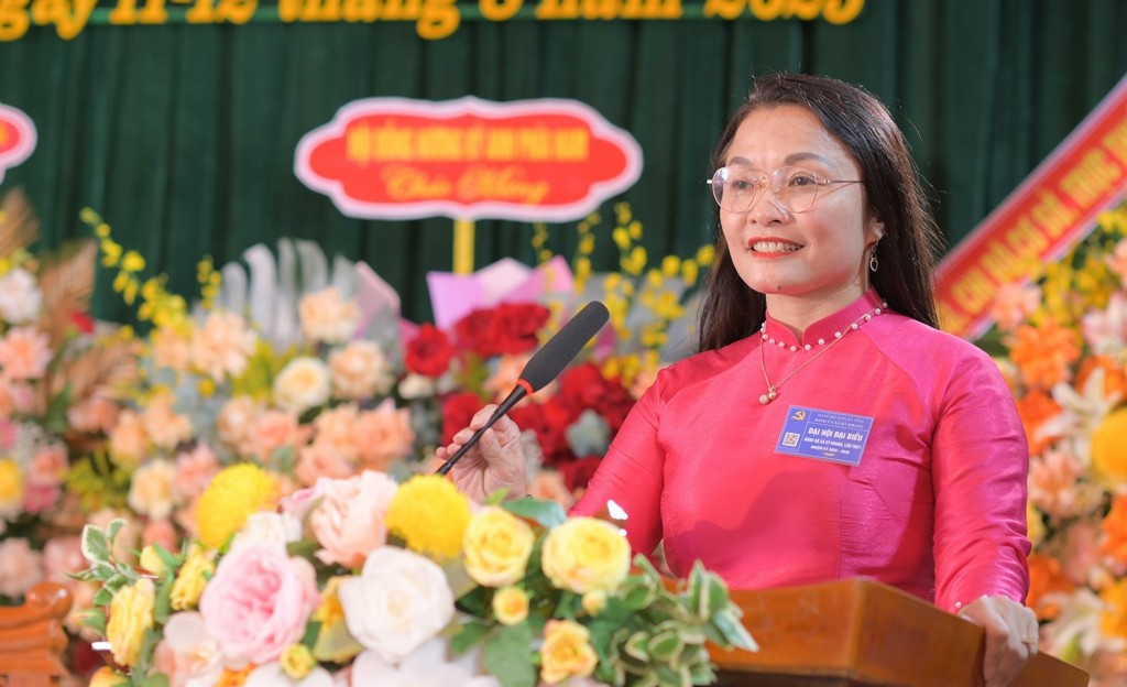 Đồng chí Nguyễn Thị Hà Tân - Tỉnh ủy viên, Phó Bí thư chuyên trách Đảng ủy UBND tỉnh phát biểu chỉ đạo tại đại hội (ảnh: BHT)