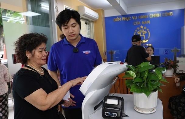 Phát triển nguồn nhân lực, số hóa toàn diện nền hành chính