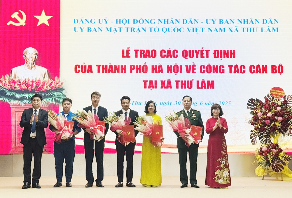 Cán bộ xã Trung Giã và Thư Lâm sẵn sàng thực hiện nhiệm vụ