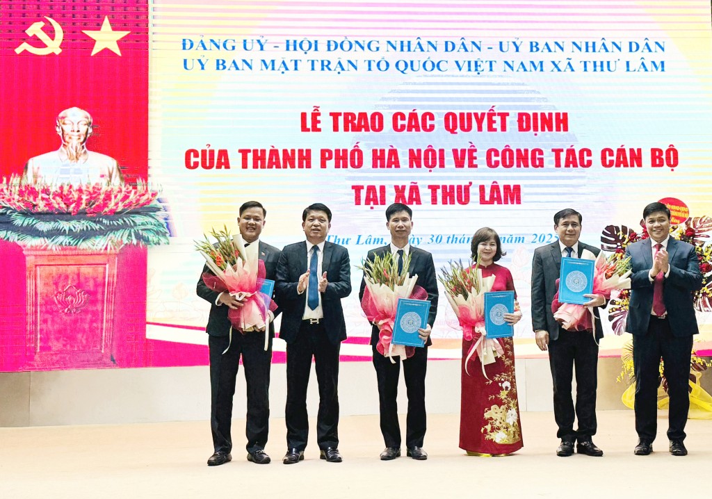 Cán bộ xã Trung Giã và Thư Lâm sẵn sàng thực hiện nhiệm vụ