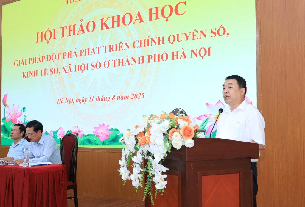 Phó Trưởng ban Tuyên giáo và Dân vận Thành ủy Hà Nội Đào Xuân Dũng phát biểu đề dẫn hội thảo. Ảnh: Quang Thái