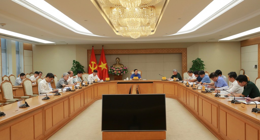 Phó Thủ tướng yêu cầu tích hợp đầy đủ yêu cầu phòng ngừa thiên tai, tránh gia tăng rủi ro từ các công trình hạ tầng, giao thông, bảo đảm không làm tổn hại đến môi trường tự nhiên - VGP/Minh Khôi
