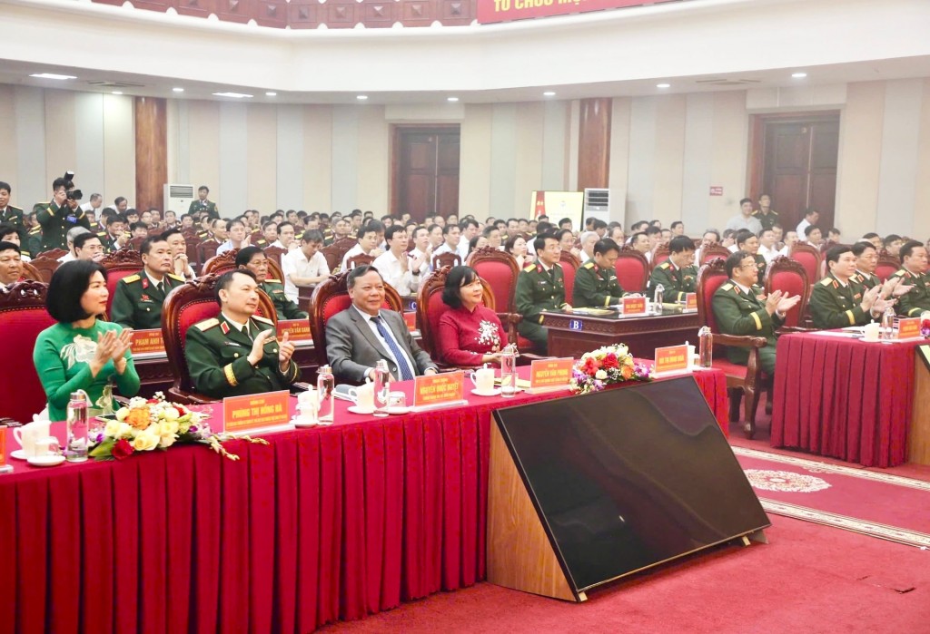 Lãnh đạo Bộ Quốc phòng và thành phố Hà Nội tham dự đại hội. Ảnh: Viết Thành