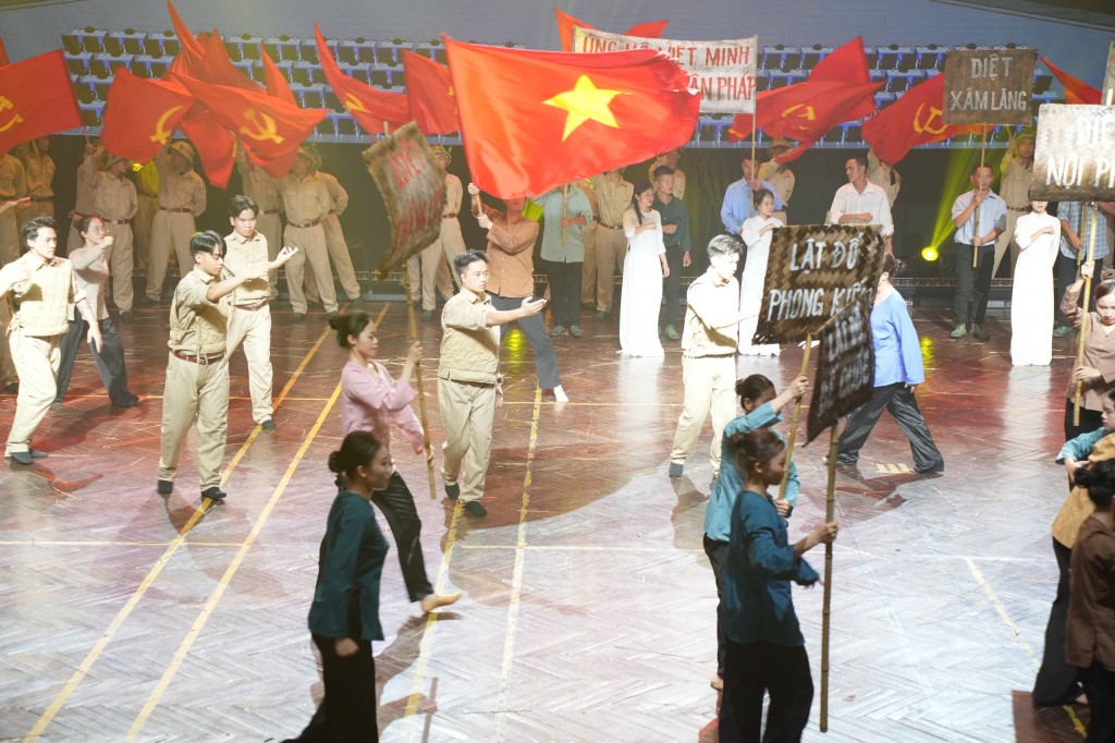 Hơn 1000 nghệ sỹ biểu diễn tại Hà Nội - từ mùa Thu lịch sử năm 1945”