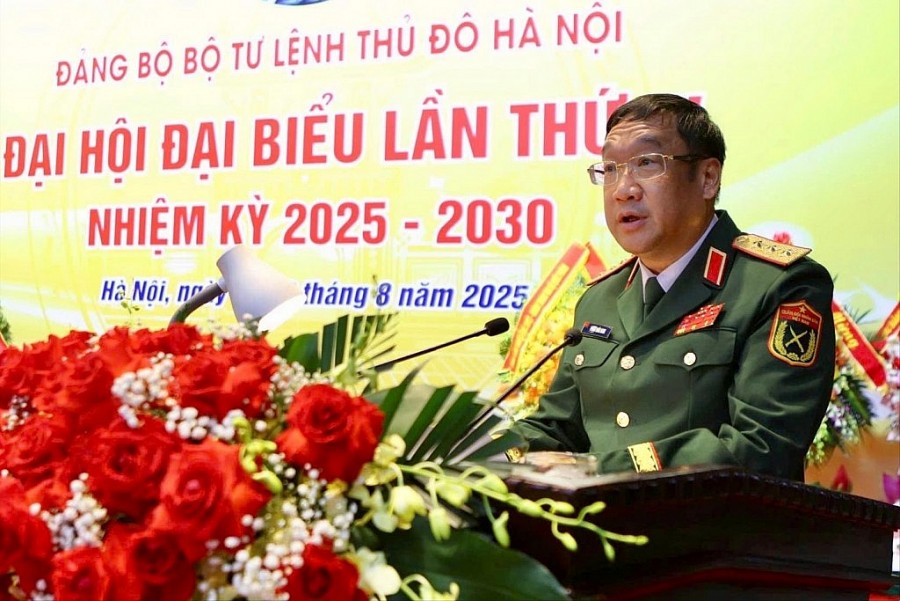 Thượng tướng Phạm Hoài Nam, Ủy viên Trung ương Đảng, Ủy viên Quân ủy Trung ương, Thứ trưởng Bộ Quốc phòng phát biểu tại đại hội. Ảnh: Viết Thành