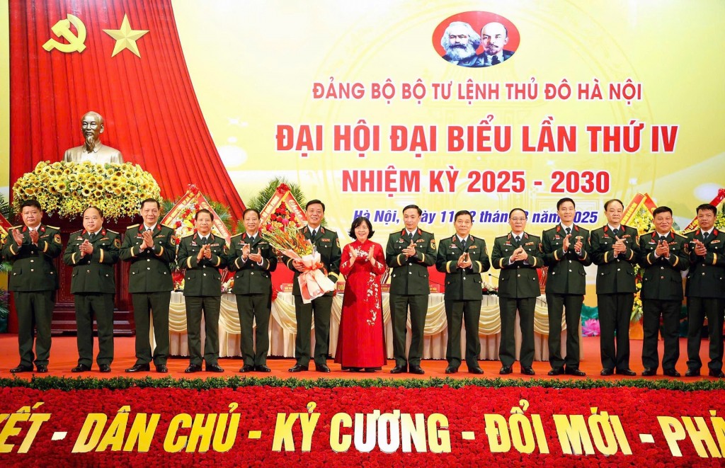 Đồng chí Bùi Thị Minh Hoài giữ chức Bí thư Đảng ủy Bộ Tư lệnh Thủ đô Hà Nội