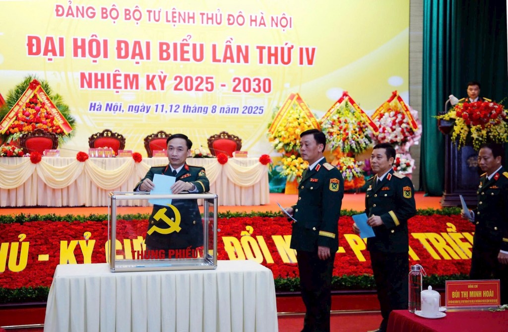 Đồng chí Bùi Thị Minh Hoài giữ chức Bí thư Đảng ủy Bộ Tư lệnh Thủ đô Hà Nội