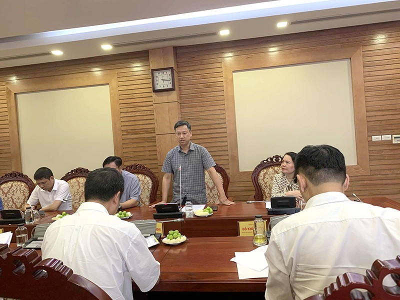 Đồng chí Đỗ Khắc Đạo - Phó Bí thư Thường trực Đảng ủy phường Từ Liêm thông tin khái quát về công tác chuẩn bị Đại hội