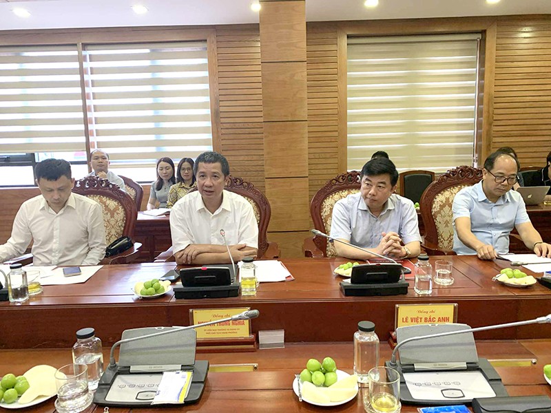 Các đồng chí lãnh đạo các báo, đài của thành phố dự hội nghị