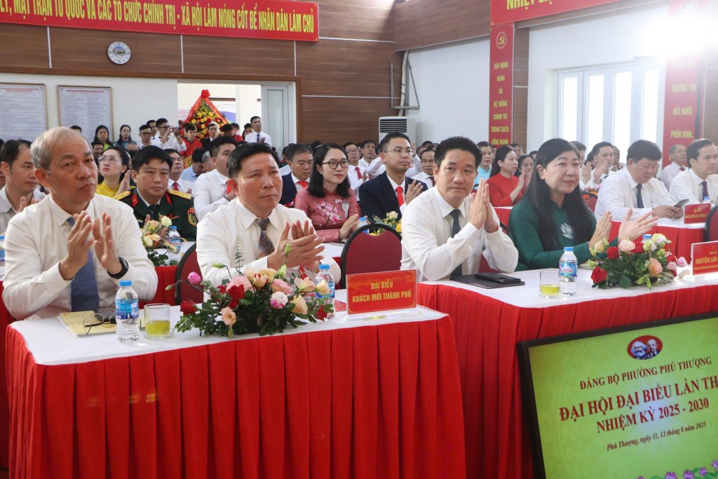 Các đại biểu dự đại hội