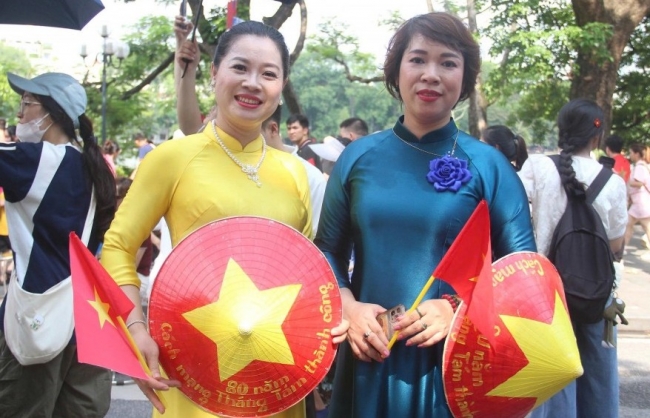 Sắc màu Tổ quốc trong tim thế hệ trẻ
