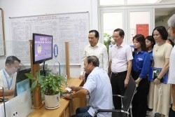 Phường Đông Ngạc khởi đầu hành trình đưa chuyển đổi số tới từng hộ dân