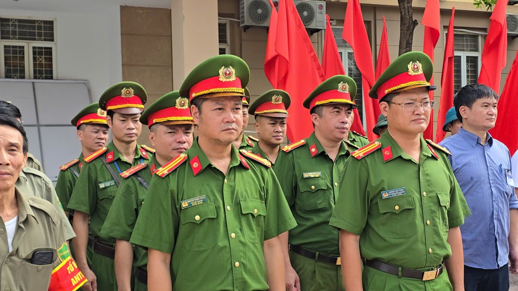 Hình ảnh buổi ra quân xử lý vi phạm trật tự VMĐT, ATGT, VSMT