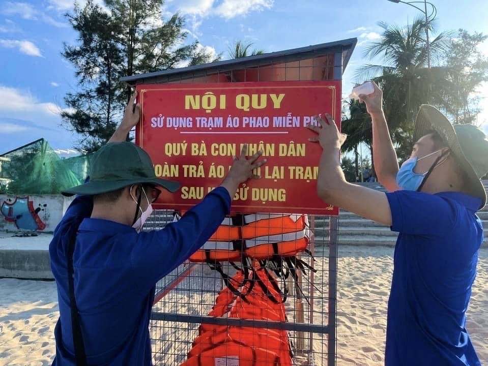 Mô hình trạm áo ohao miễn phí tại bãi biển Non Nước phường Ngũ Hành Sơn