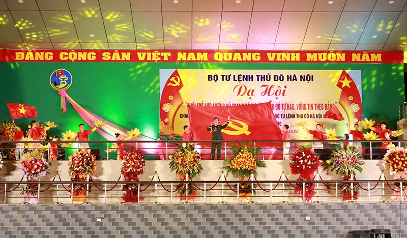 Tưng bừng dạ hội tuổi trẻ LLVT Thủ đô vững tin theo Đảng