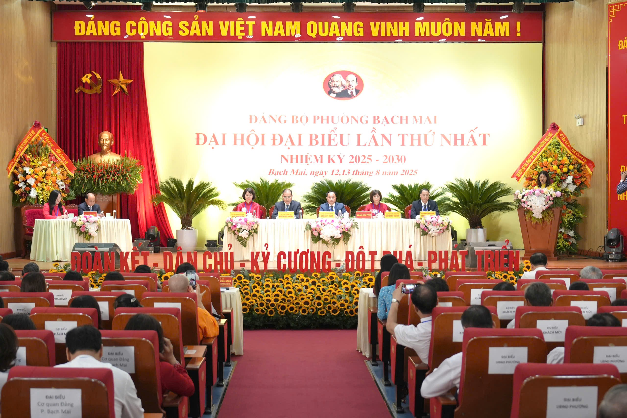 Đẩy mạnh chuyển đổi số gắn với xây dựng phường giàu đẹp, văn minh