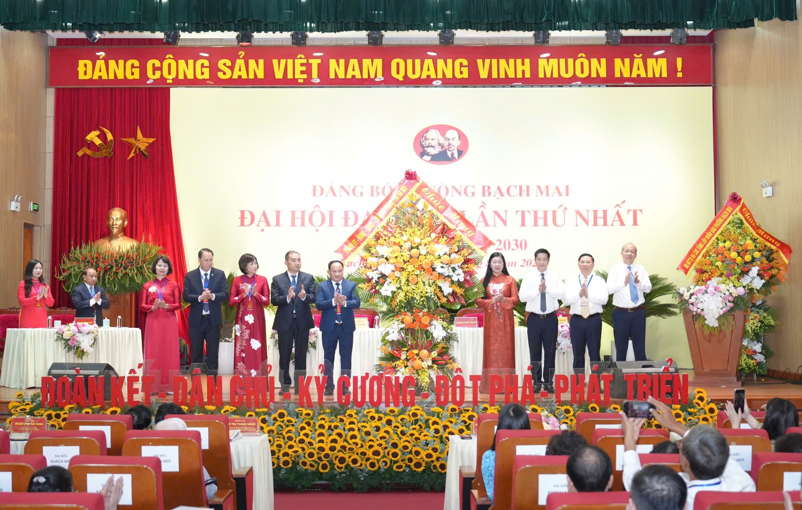 Đẩy mạnh chuyển đổi số gắn với xây dựng phường giàu đẹp, văn minh