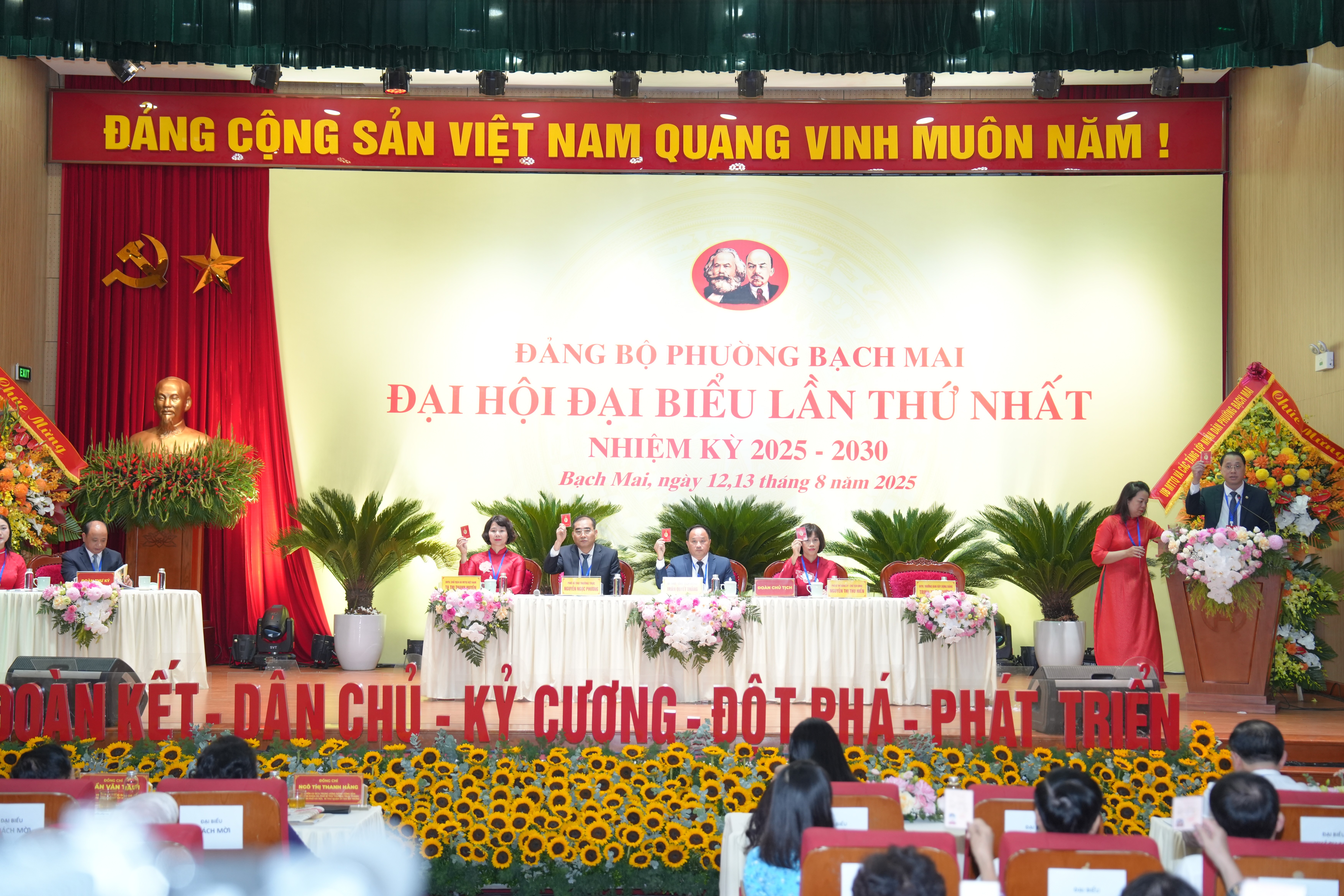 Đẩy mạnh chuyển đổi số gắn với xây dựng phường giàu đẹp, văn minh